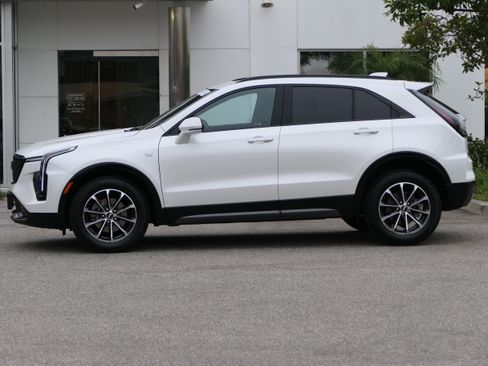 Certified 2024 Cadillac XT4 Sport FWD image 2