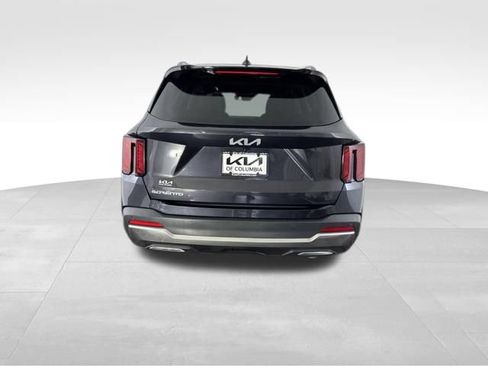 Certified 2025 Kia Sorento EX w/ Panoramic Sunroof Package FWD image 8