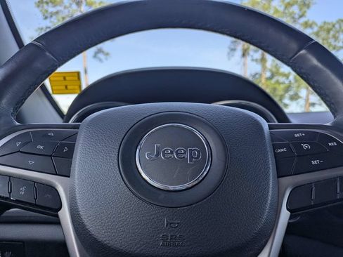 Used 2019 Jeep Grand Cherokee Altitude RWD image 30