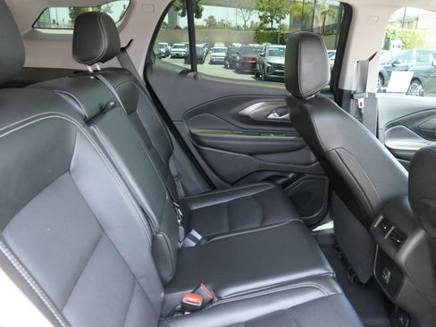 Used 2022 GMC Terrain SLT w/ Tech Package FWD image 24