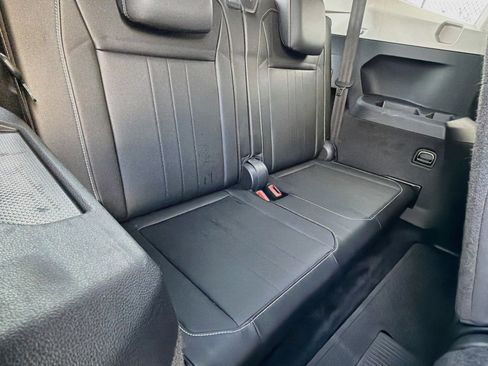 Certified 2024 Volkswagen Tiguan SE w/ Panoramic Sunroof Package FWD image 22
