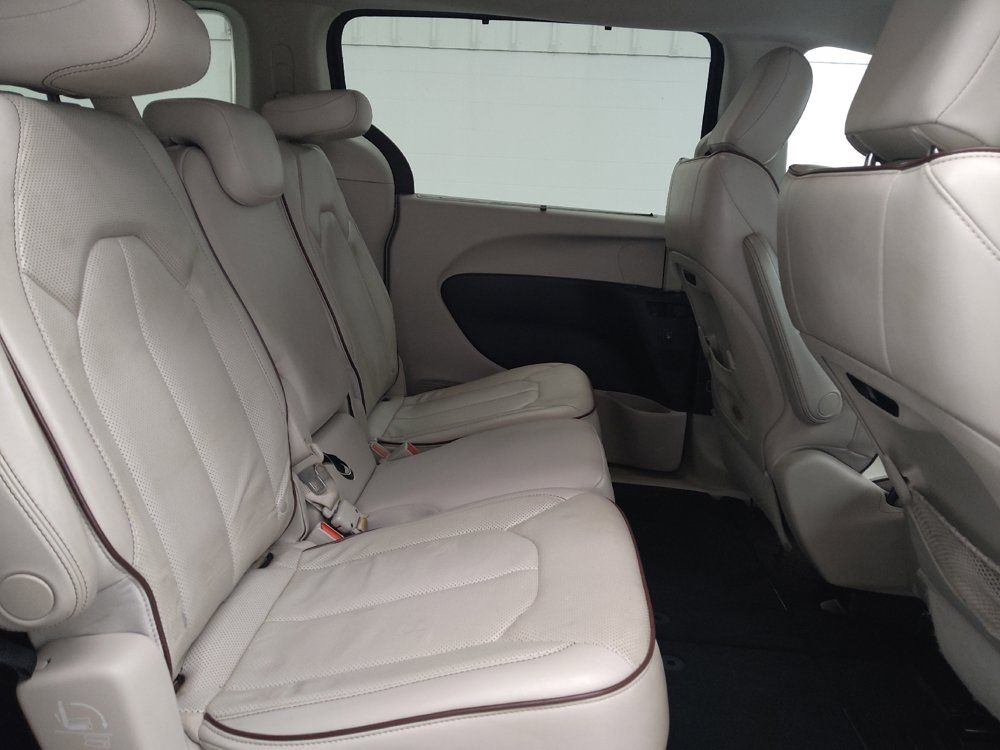 Used 2019 Chrysler Pacifica Limited w/ Advanced Safetytec Group FWD image 19