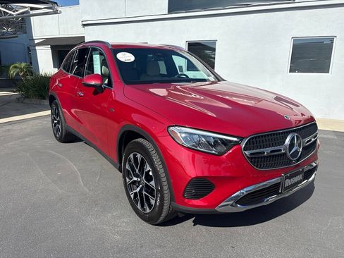 Used 2025 Mercedes-Benz GLC 350e 4MATIC image 2