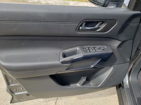 Certified 2025 Nissan Pathfinder SV image 15