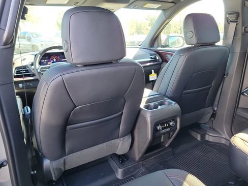 New 2026 Chevrolet Traverse Z71 w/ Driver Confidence Package image 11