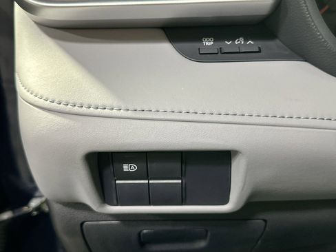 Used 2022 Toyota Highlander L image 18