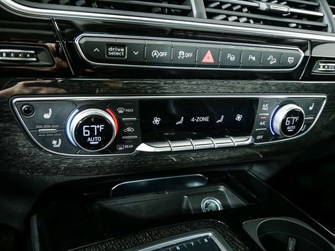 Used 2019 Audi Q7 3.0T Premium Plus w/ Premium Plus Package AWD/4WD image 17