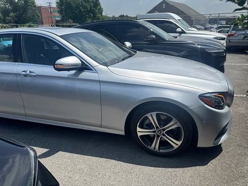 Used 2019 Mercedes-Benz E 300 4MATIC image 3