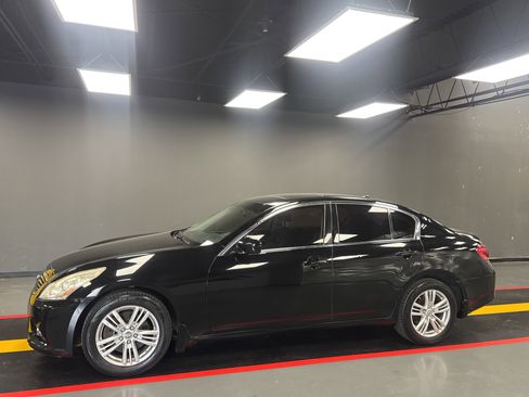 Used 2011 INFINITI G37 x Sedan w/ Premium Pkg AWD/4WD image 2