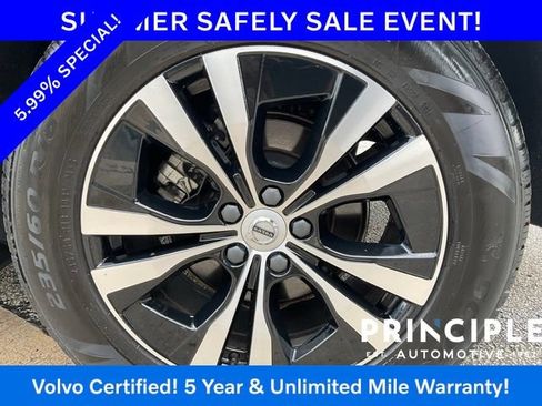 Certified 2024 Volvo XC60 B5 Core AWD/4WD image 30