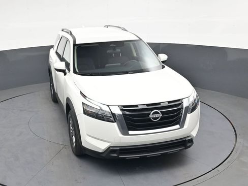 Used 2025 Nissan Pathfinder SV AWD/4WD image 40