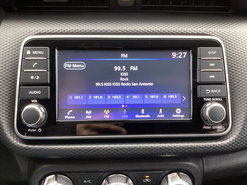 Used 2021 Nissan Kicks S image 5