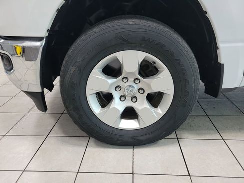 Used 2022 RAM 1500 Big Horn AWD/4WD image 40