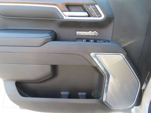 Certified 2026 Chevrolet Silverado 1500 High Country w/ Technology Package AWD/4WD image 13