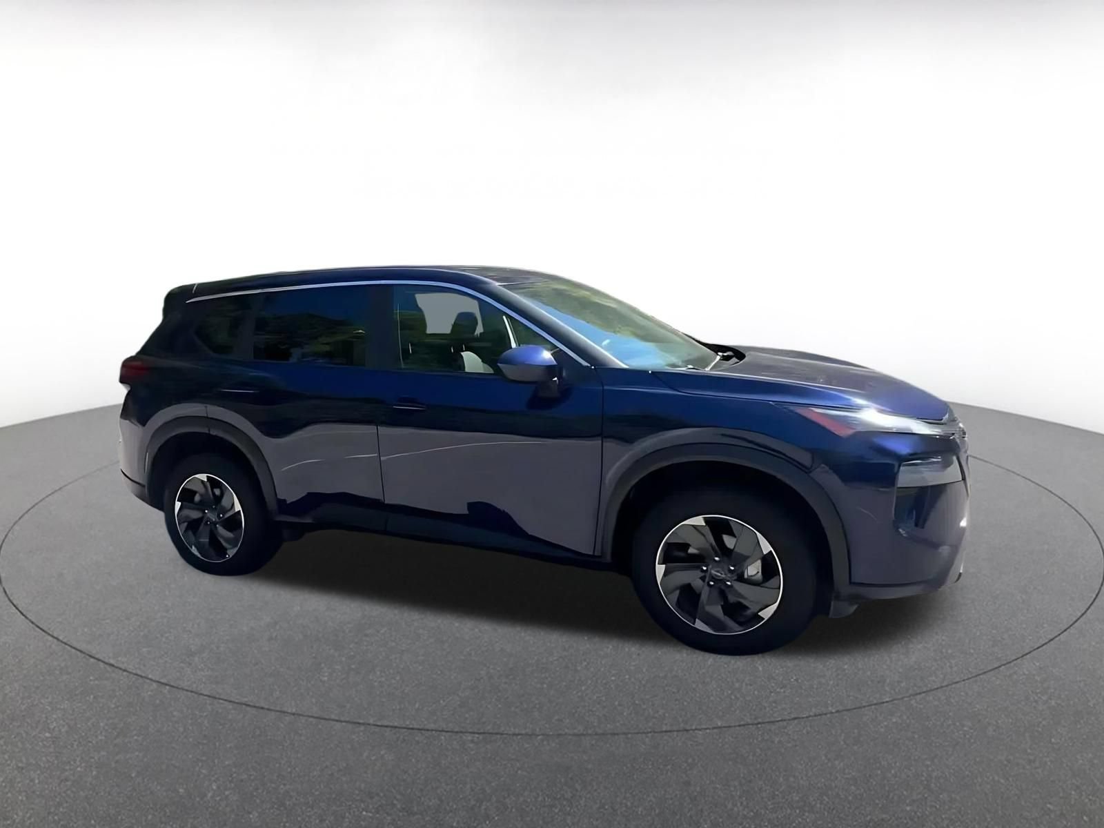 Used 2025 Nissan Rogue SV AWD/4WD image 2