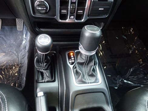 Used 2023 Jeep Wrangler Sahara image 20