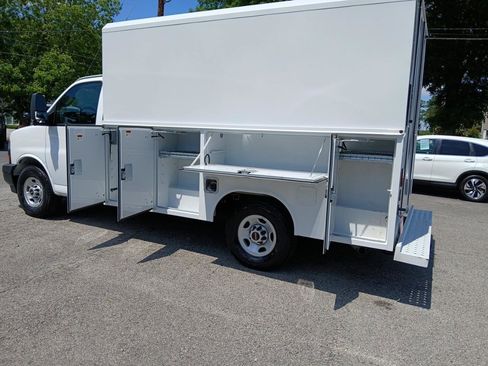 Used 2023 GMC Savana 3500 w/ Power Convenience Package RWD image 9