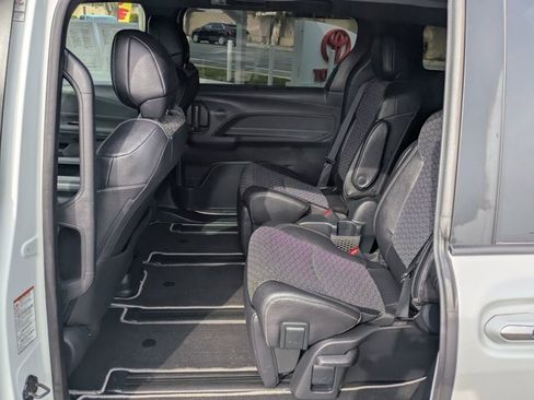 Used 2023 Toyota Sienna XSE image 15