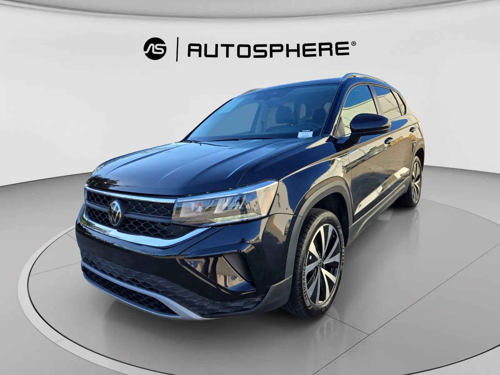 Used 2024 Volkswagen Taos SE w/ Panoramic Sunroof Package FWD image 3