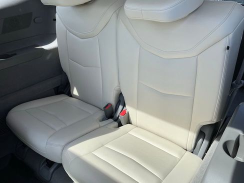 Used 2022 Cadillac XT6 Premium Luxury image 16