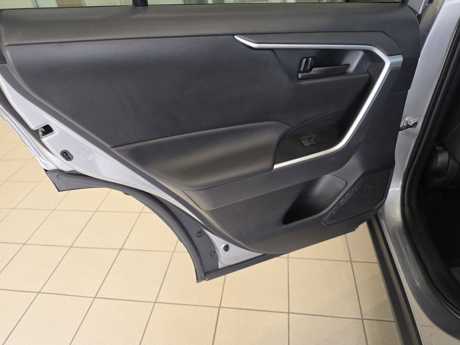 Used 2025 Toyota RAV4 LE AWD/4WD image 26