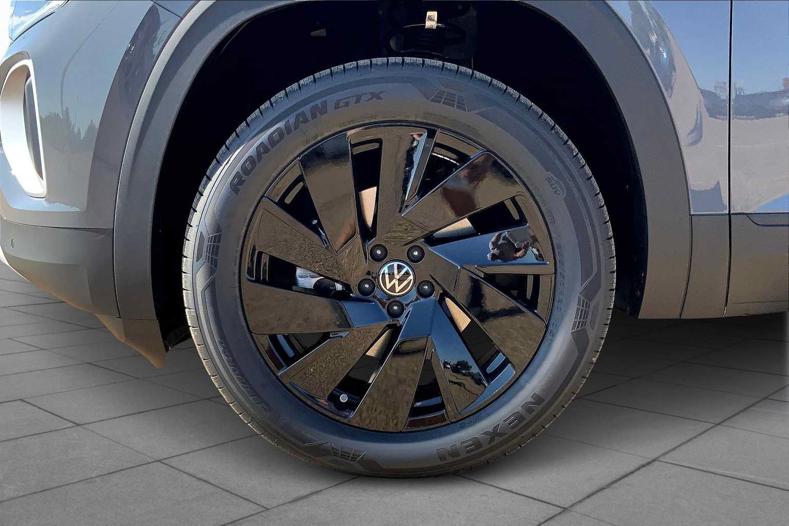 Used 2026 Volkswagen Atlas SE AWD/4WD image 12