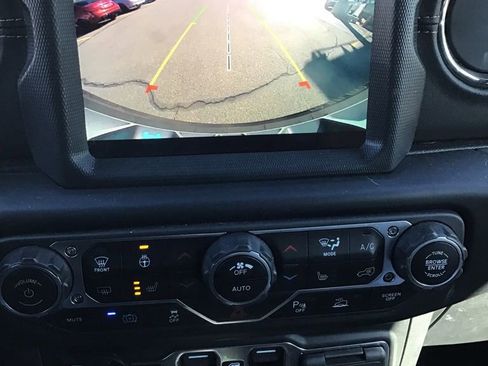 Used 2023 Jeep Wrangler Unlimited Sahara image 8