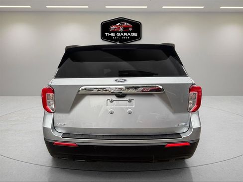 Used 2020 Ford Explorer XLT w/ Comfort Package AWD/4WD image 4