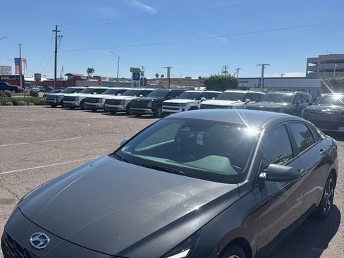 Used 2023 Hyundai Elantra SEL w/ Convenience Package image 7