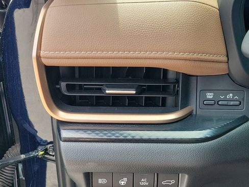 Used 2025 Toyota Grand Highlander AWD Hybrid image 34