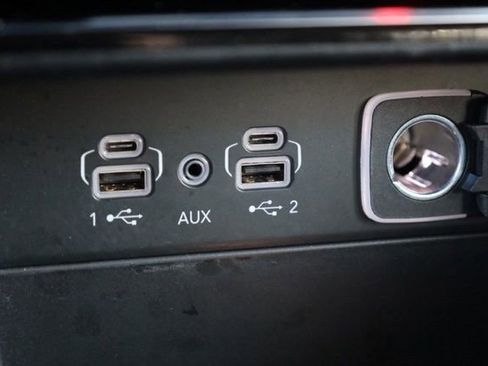 Used 2023 Jeep Grand Cherokee Laredo image 28