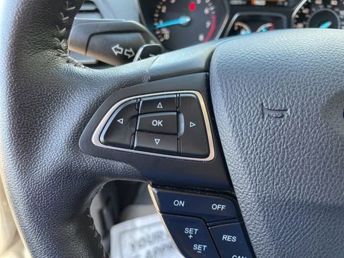 Used 2018 Ford Escape SE w/ SE Sport Appearance Package image 19