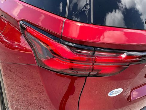 Used 2023 Chevrolet Traverse LT FWD image 29