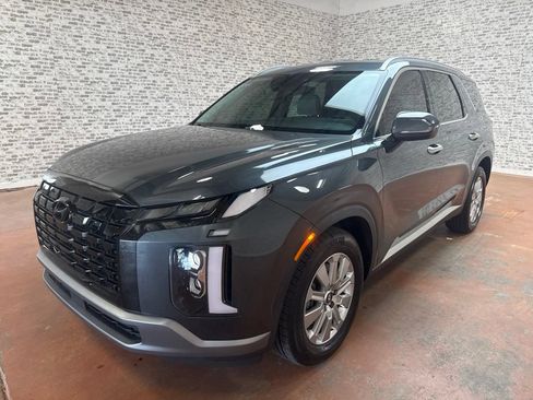 Used 2023 Hyundai Palisade SEL FWD image 3