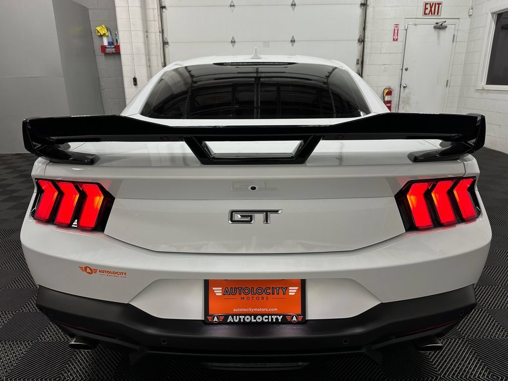 Used 2025 Ford Mustang GT RWD image 9
