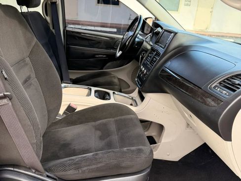 Used 2016 Dodge Grand Caravan SXT w/ UConnect Hands-Free Group FWD image 31