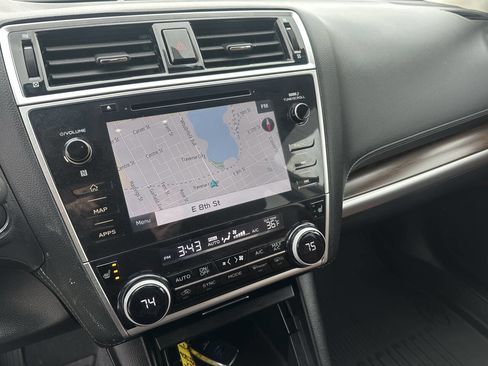 Used 2018 Subaru Outback 3.6R Touring image 11