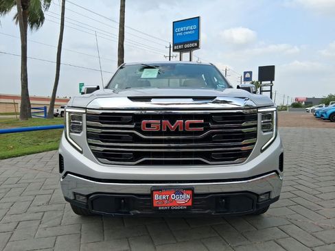 Used 2022 GMC Sierra 1500 SLT AWD/4WD image 2