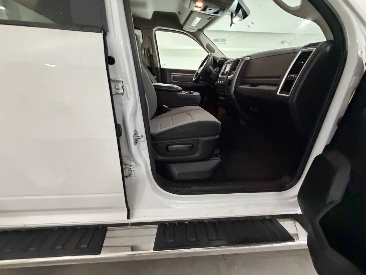 Used 2021 RAM 1500 Classic SLT AWD/4WD image 16