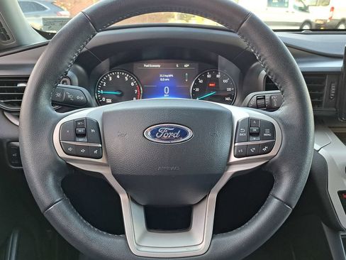 Used 2023 Ford Explorer XLT AWD/4WD image 10