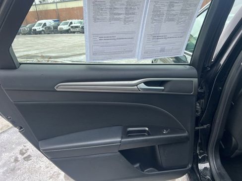 Used 2017 Ford Fusion SE w/ Fusion SE Technology Package image 16