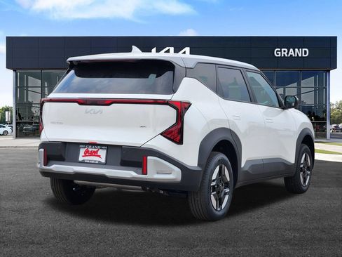 New 2027 Kia Seltos LX AWD/4WD image 5