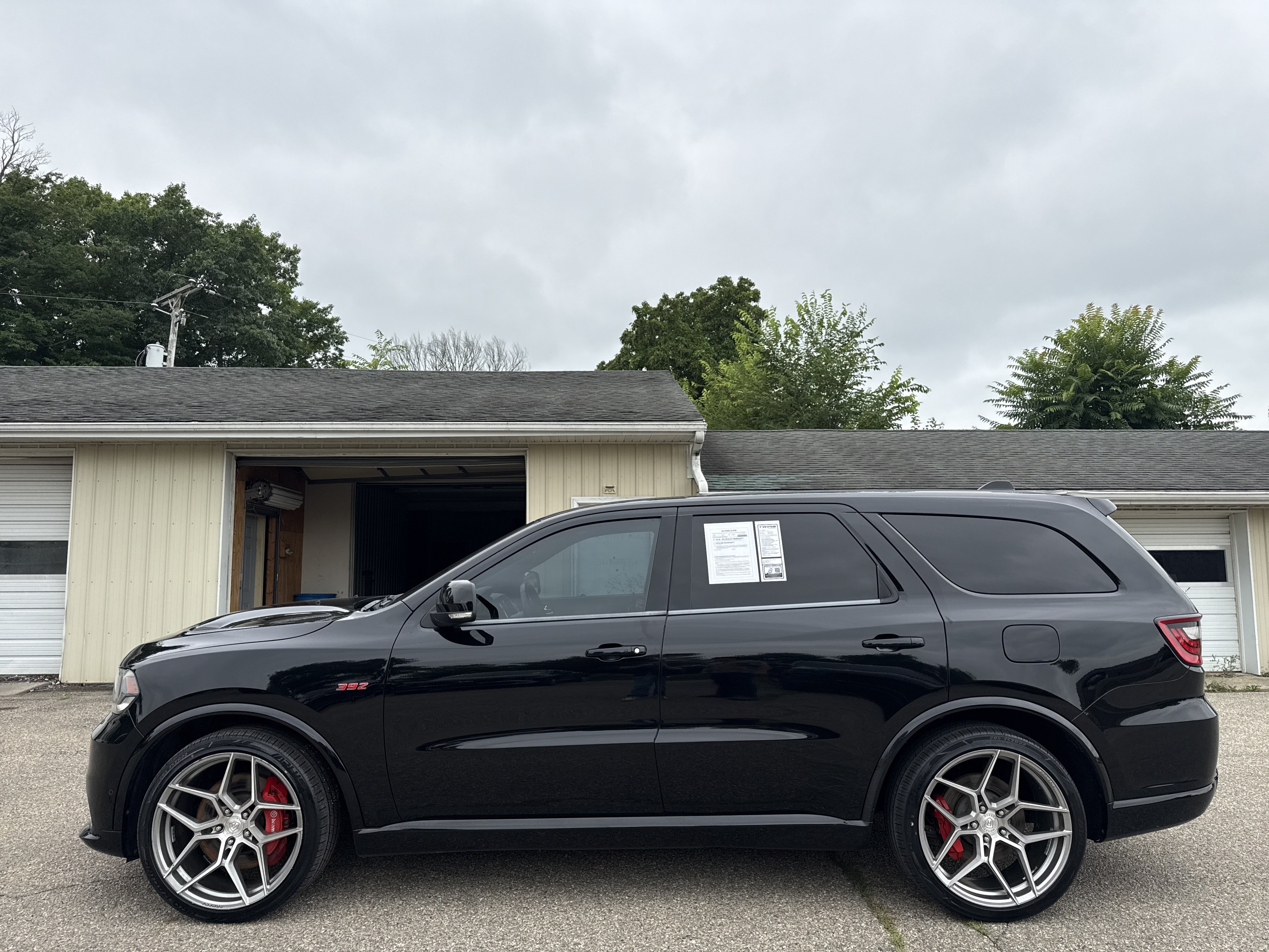 Used 2018 Dodge Durango SRT w/ Technology Group AWD/4WD image 9
