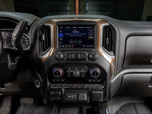 Used 2021 Chevrolet Silverado 1500 High Country w/ Technology Package image 23