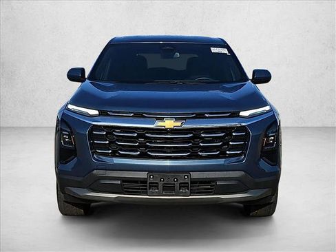 Used 2025 Chevrolet Equinox LT FWD image 2