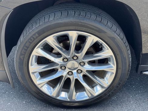 Used 2018 Cadillac Escalade ESV Premium Luxury AWD/4WD image 71