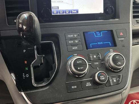 Used 2015 Toyota Sienna XLE w/ XLE Navigation Package FWD image 33