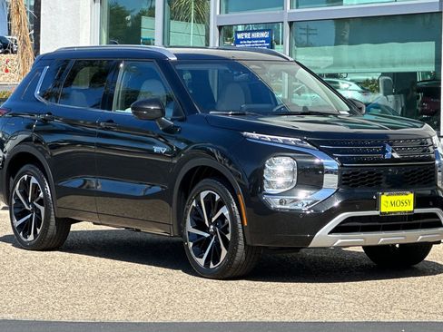 New 2025 Mitsubishi Outlander SEL image 2