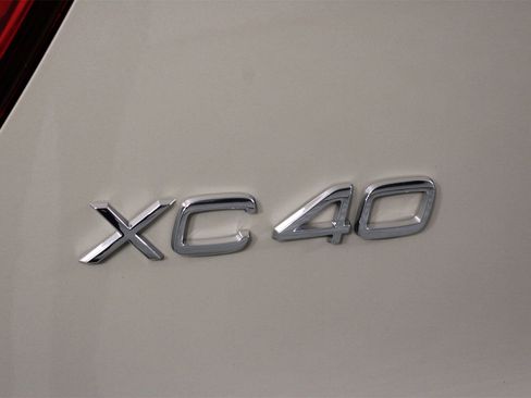 Used 2026 Volvo XC40 B5 Ultra w/ Climate Package image 19
