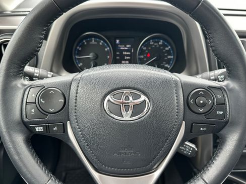 Used 2018 Toyota RAV4 XLE FWD image 23
